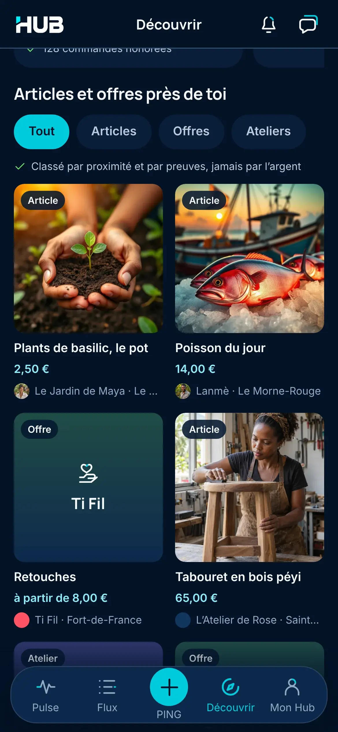 Découvrir, articles et offres près de toi : filtres Tout, Articles, Offres et Ateliers, la mention « Classé par proximité et par preuves, jamais par l’argent », un plant de basilic à 2,50 €, un poisson du jour, des retouches et un tabouret en bois péyi.